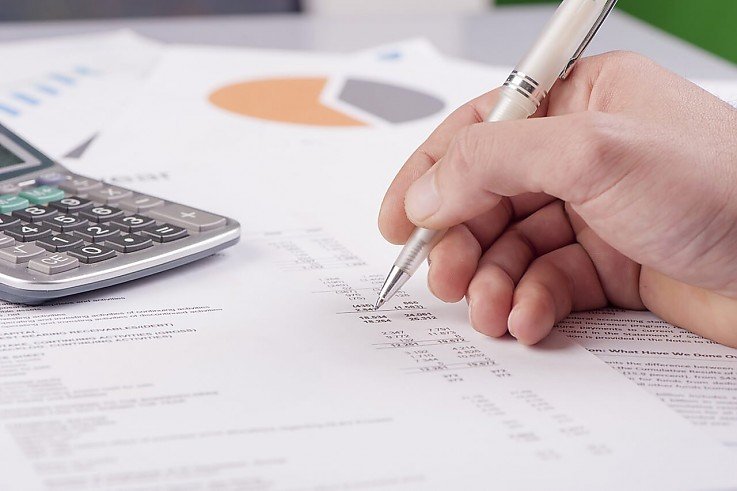 Foto Mit diesem Rechner des Immobilienverbandes IVD k�nnen Sie sich mit nur wenigen Eingaben einen ersten �berblick verschaffen, wie hoch die monatliche Belastung ist und wieviel Immobilie Sie sich leisten k�nnen.