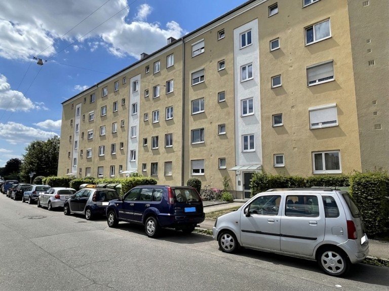  Augsburg Etagenwohnung Was f�r Handwerker! Kompakte Wohnung mit Wohnk�che und Balkon in Augsburg-Hochzoll