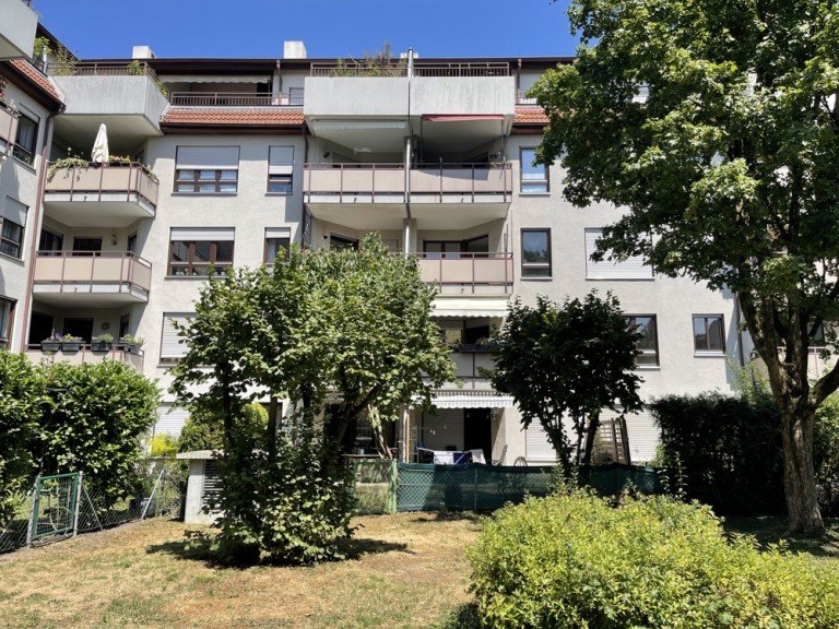 Blick vom Innenhof Augsburg Etagenwohnung 3 ZKB, Balkon inklusive TG-Stellplatz nahe Lech zu verkaufen
