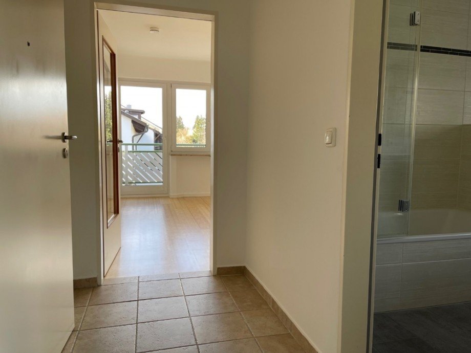 Flur mit Blick zum Wohnraum Etagenwohnung M�nchen