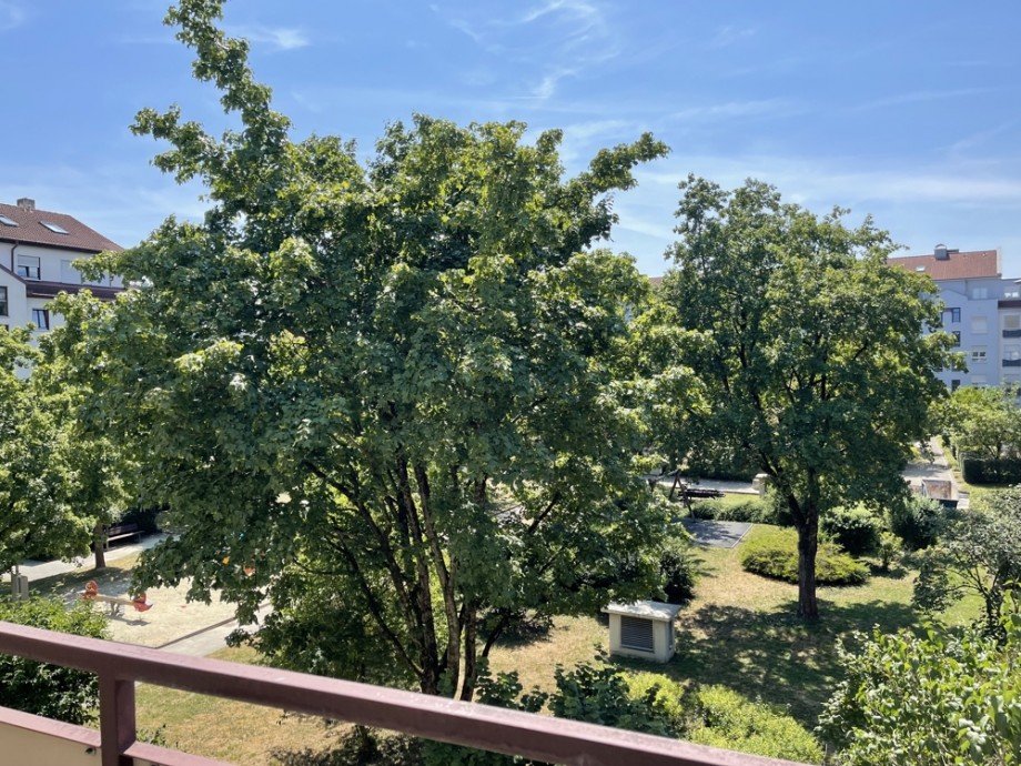 Blick vom Balkon Etagenwohnung Augsburg