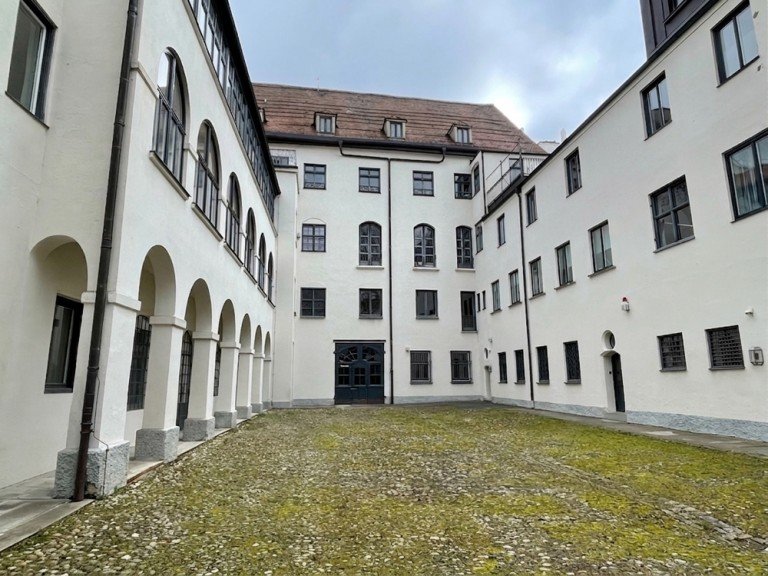  Augsburg Etagenwohnung H�hmannhaus - Wohnen in historischen Gem�uern in der Maximilianstra�e